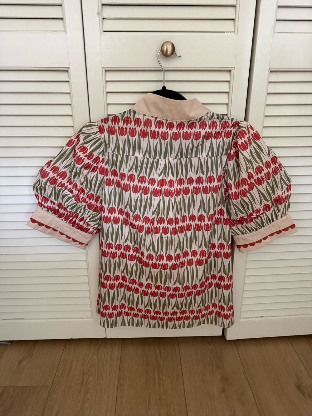entro Floral Button-Up Blouse in Blush, Red and Green - Picture 2 of 6